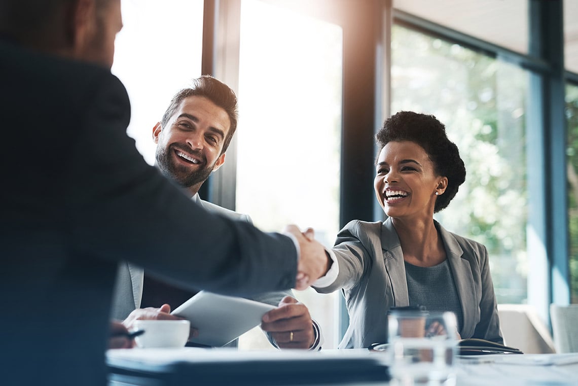 woman-handshake-in-meeting